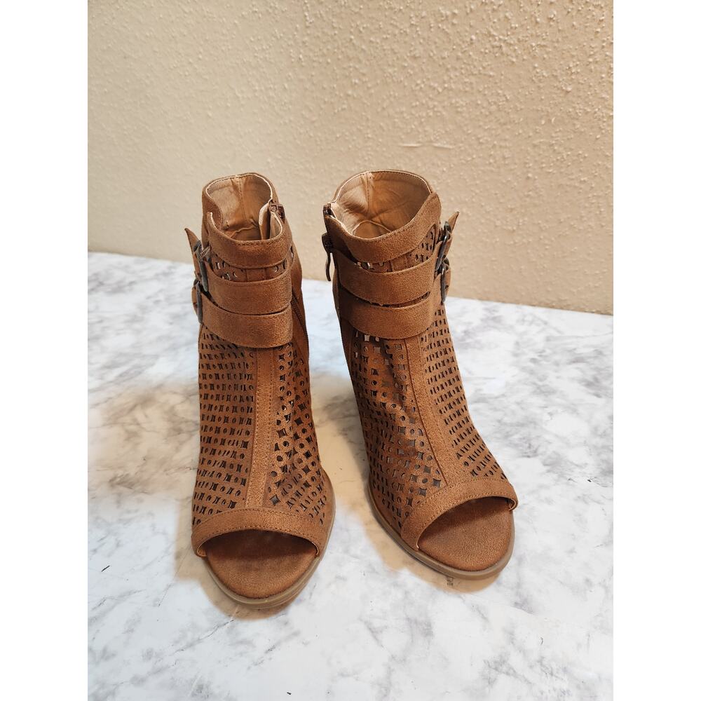 Torrid‎ Women’s Brown Circle Diamond Cutout Peep Toe Ankle Heeled Boots Size 7.5